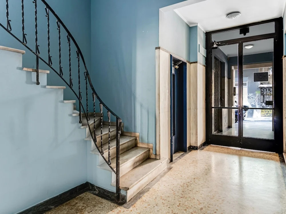 Sanders Center - Nice Studio Apt With Balcony