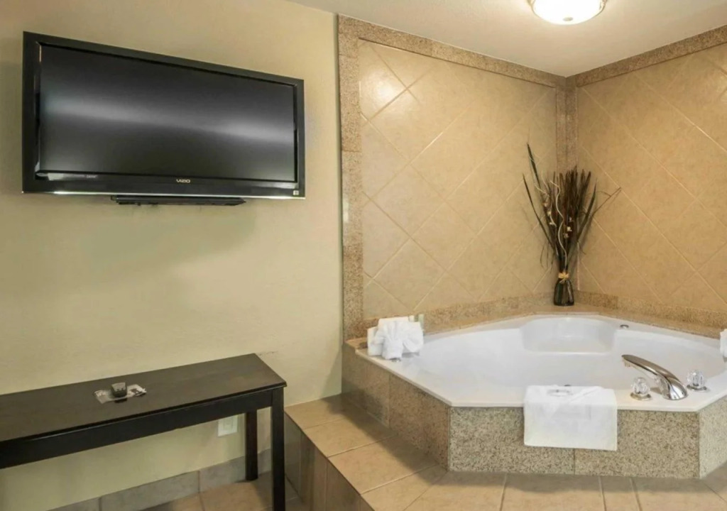 Comfort Suites East I-44