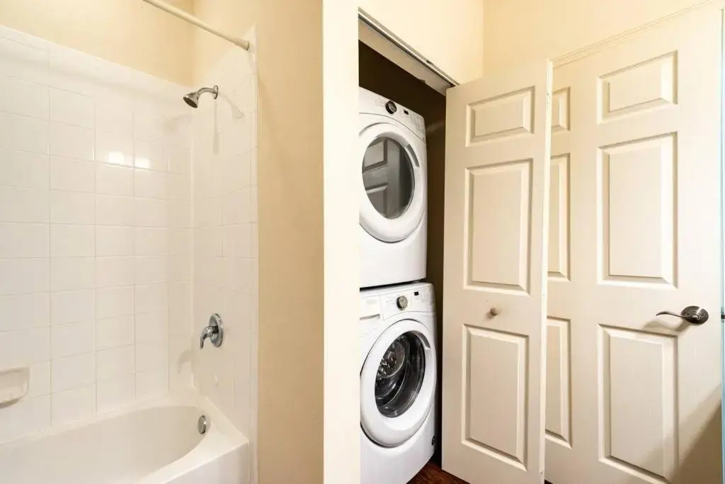 Super Comfy and Spacious 3 Bedroom 10 minutes from Disney, with major shopping 4 minutes away