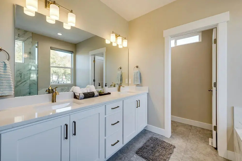 Ski Resorts & SLC Fun! Brand New Millcreek Home