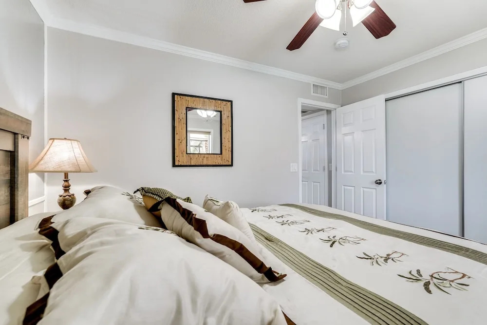 5 Mi to Beach: Poolside Paradise in Lake Havasu!