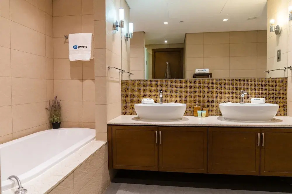 Marina Residences 6