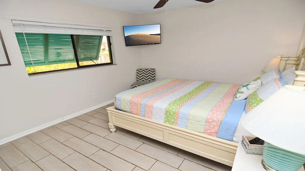 Amazing - 4 Bed Billiard Table Luxury Canal Pool