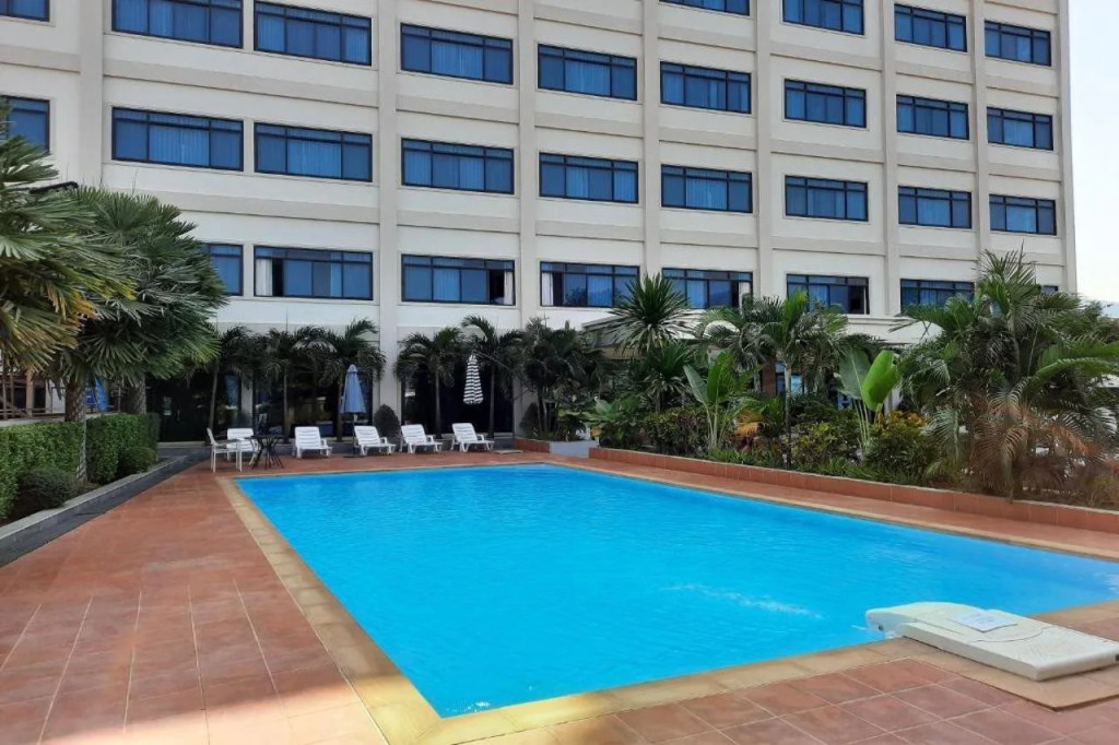 Sisombat Plaza Hotel