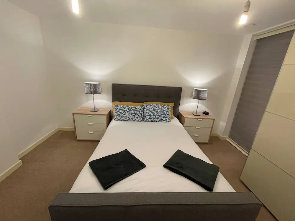 2 Bed-sleeps4-parking-balcony-nearcitycentre
