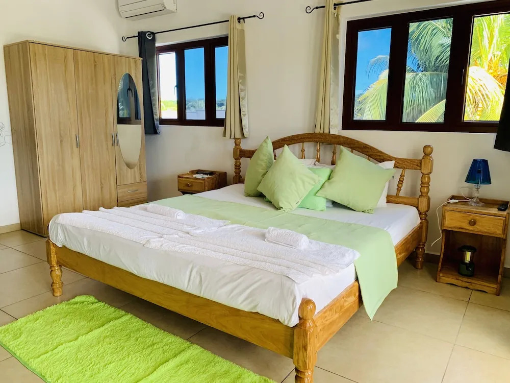 Le lagon bleu guest house by Hyde tide