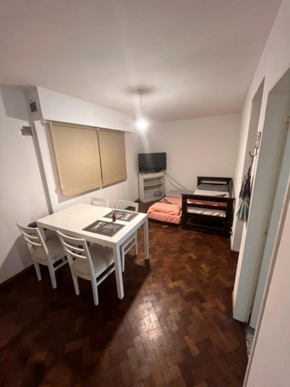 Hermoso departamento céntrico de dos ambientes.