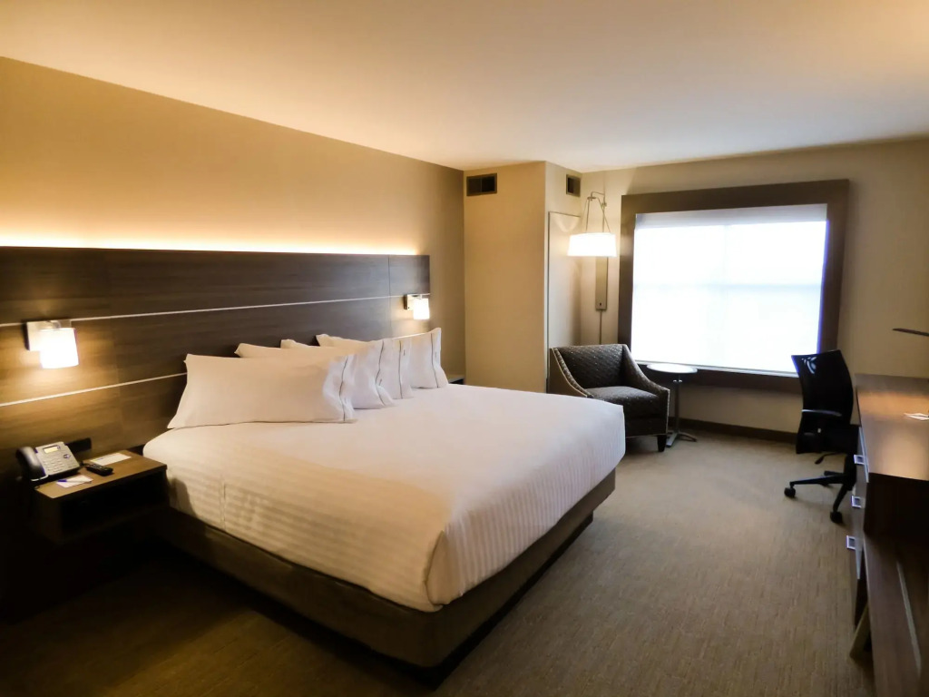 Holiday Inn Express & Suites Plymouth - Ann Arbor Area by IHG