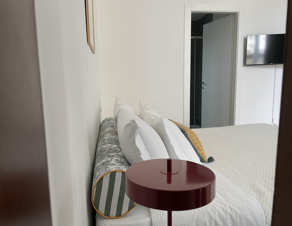 LA Romantique Apartments
