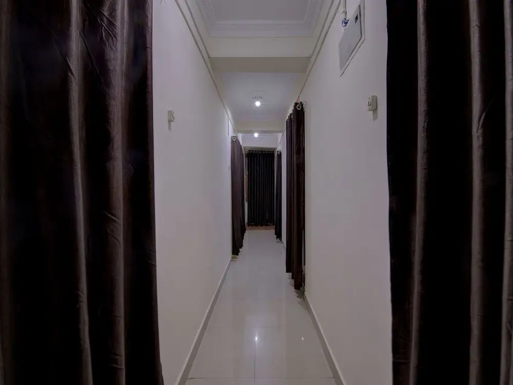 OYO 15589 Hotel Kamdhenu