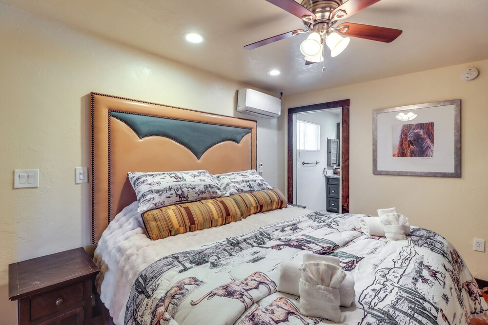 Pet-friendly Tucson Casita: Shared Hot Tub & Patio
