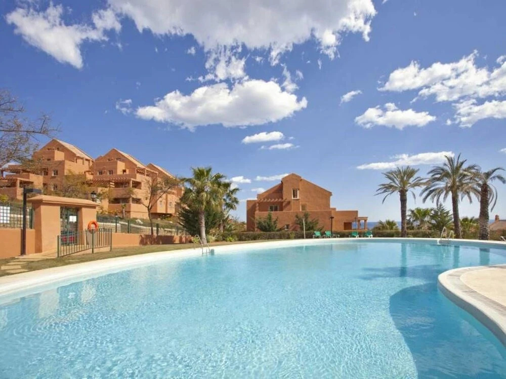 Luxury furnished 1 Bedroom with views AA16