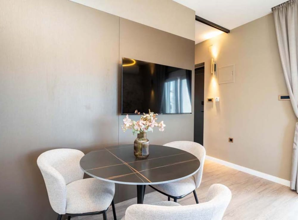 Luxury Apartments & Suites Dijan