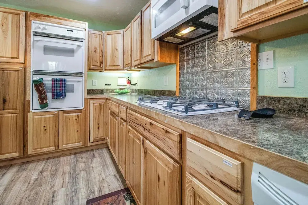 Cotter Home w/ Deck ~ 1 Mi to Big Spring Park!