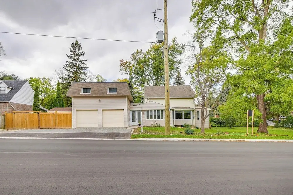Room in Guest Room - Serene Retreat in Brampton - Private Room With City Views