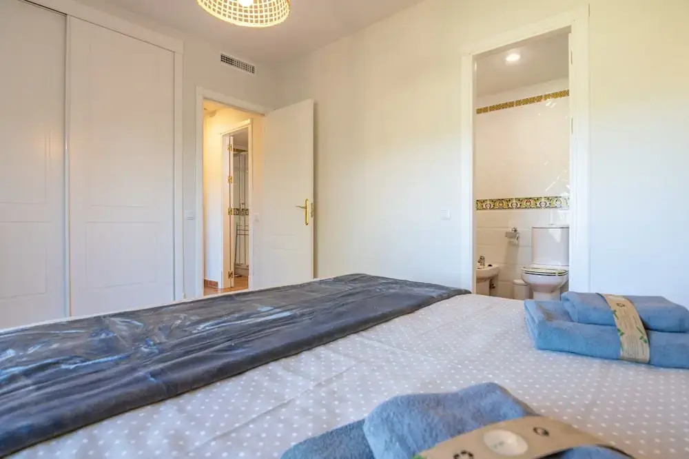 Golf & Riverside Apartment in Isla Canela