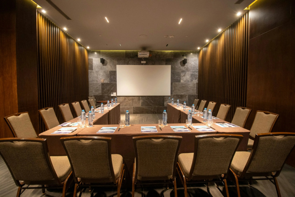 The Fives Downtown Hotel & Residences, Curio Collection by Hilton