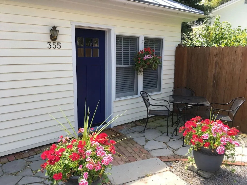 The Tawsty Flower Bed & Breakfast