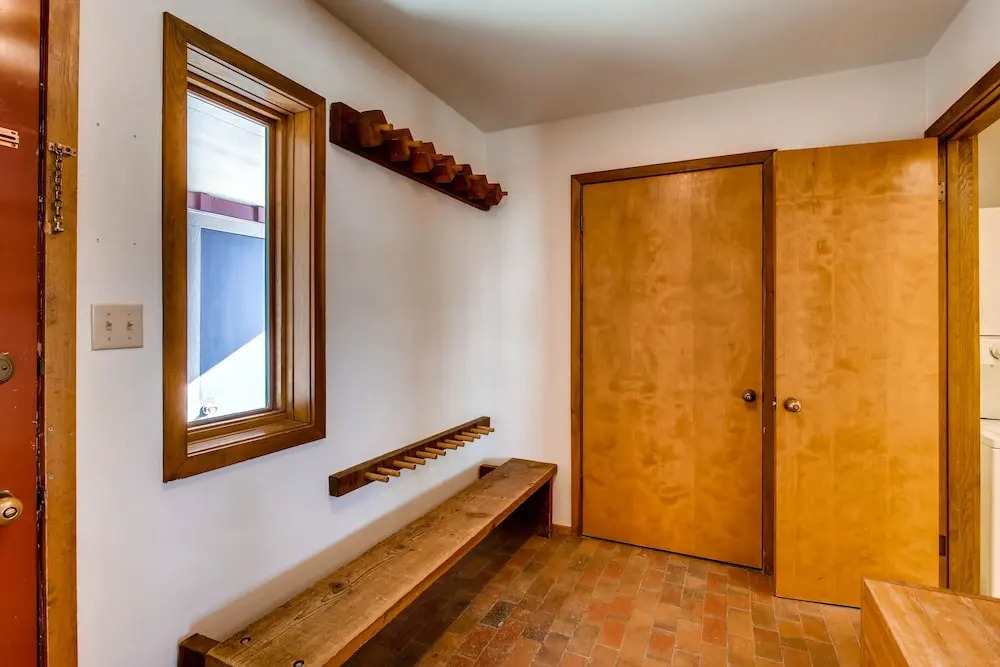 2 Br Buttes - Breathtaking Views Of Mountain Range 2 Bedroom Condo - No Cleaning Fee! by RedAwning