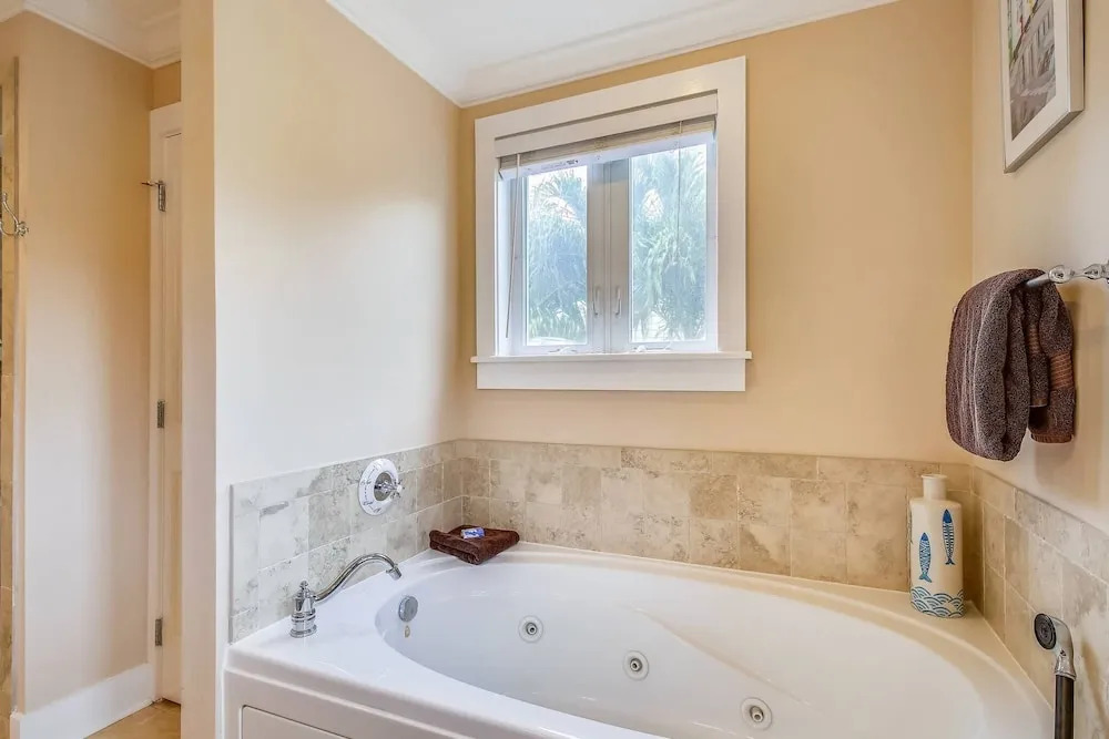 Ecco Domani by Avantstay Gorgeous Home w/ Pool, Balcony in Great Location Month Long Stays Only