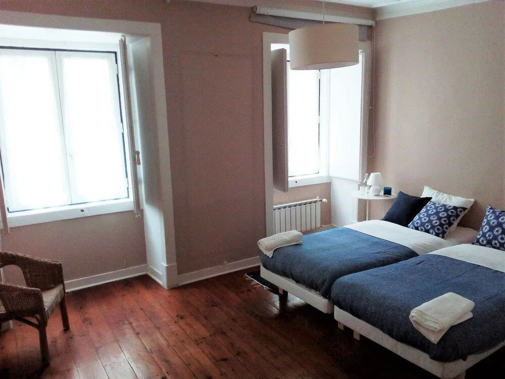 Stunning Apartment Near Chiado