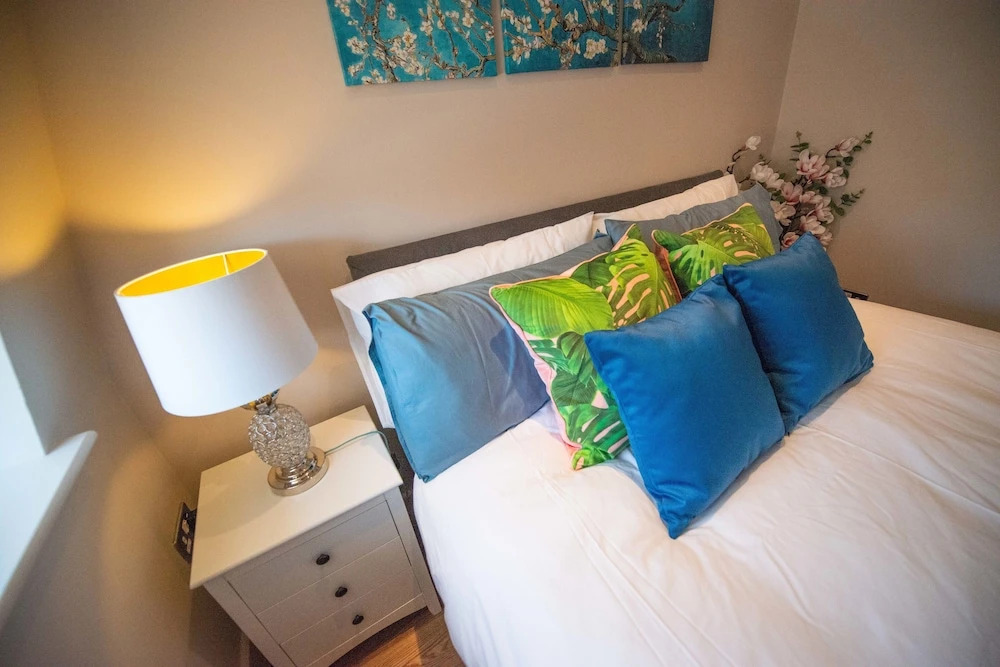 Luxury Central Reading Apartment 1 bed. Satellite TV. Wi-Fi