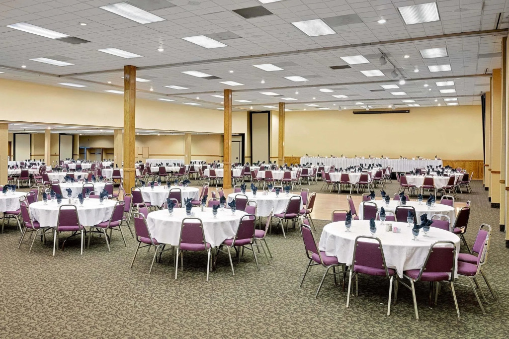 Ramada Hotel & Conference Center by Wyndham Mitchell