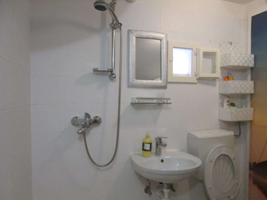 Rm Antonio on Dumanica St - En-suite Rm 5 min to the Old Town of Split