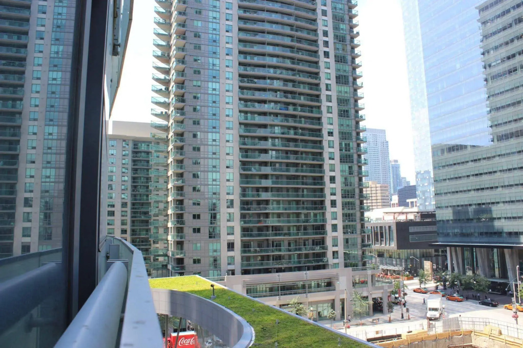The Corporate Suites - Ice Condos