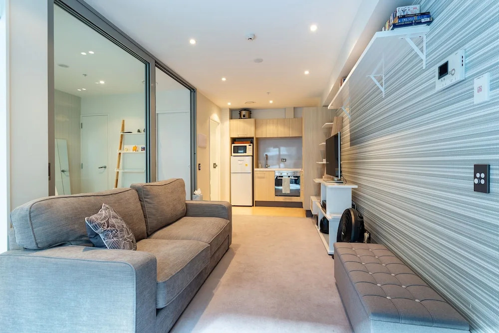 Toodle's Pristine inner-city nest with carpark