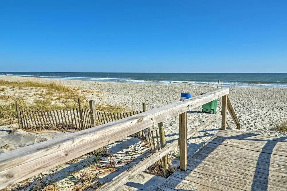 1 Block to Beach! Breezy Myrtle Beach Getaway