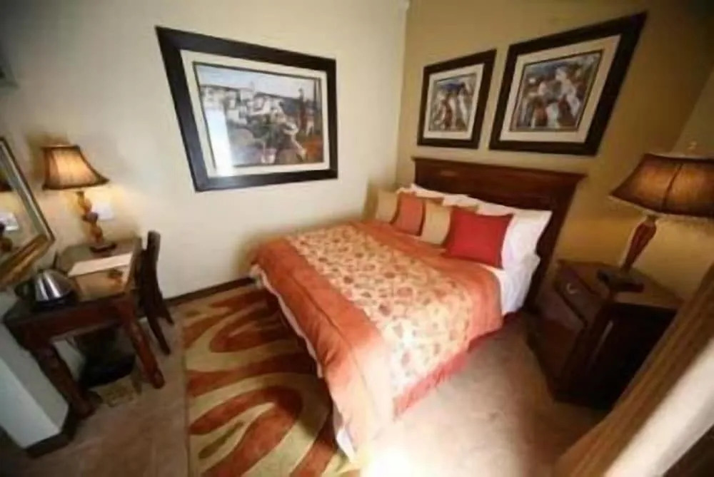 Le Cozmo Guesthouse