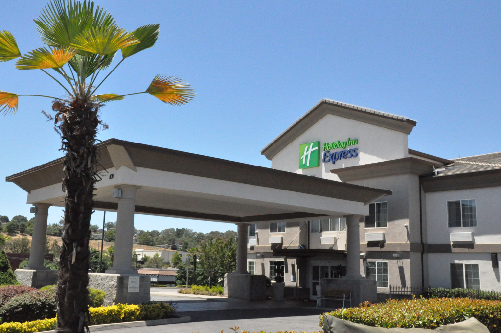 Holiday Inn Express & Suites Jackson by IHG