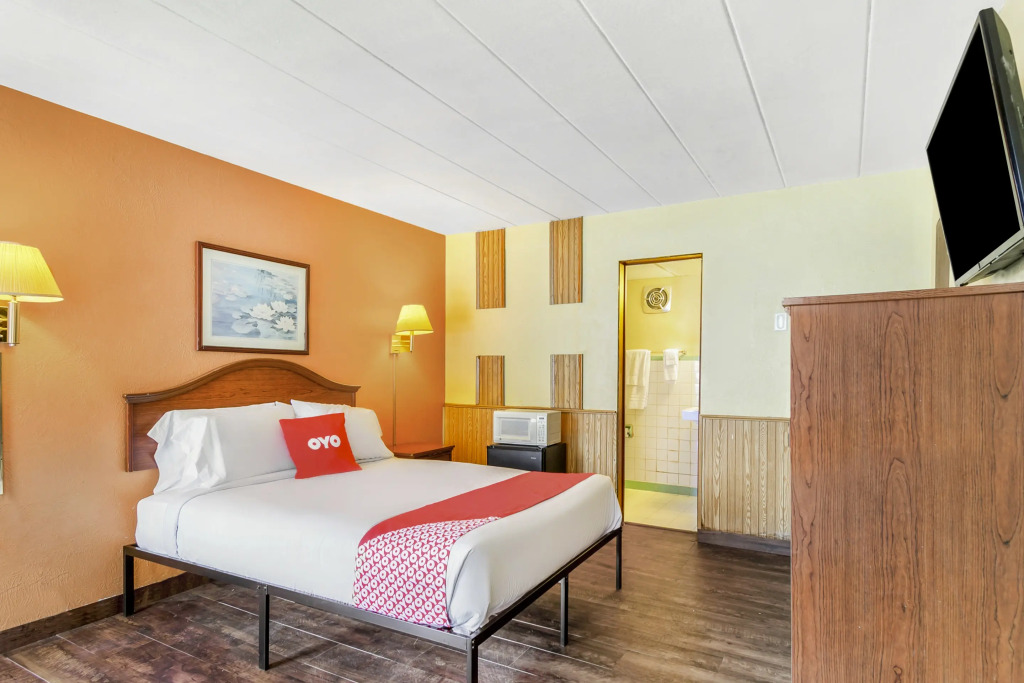 OYO Hotel Downtown Peoria I-74