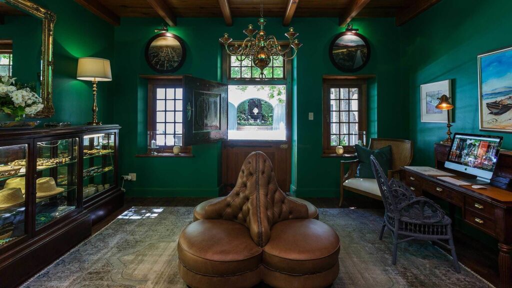 Akademie Street Boutique Hotel