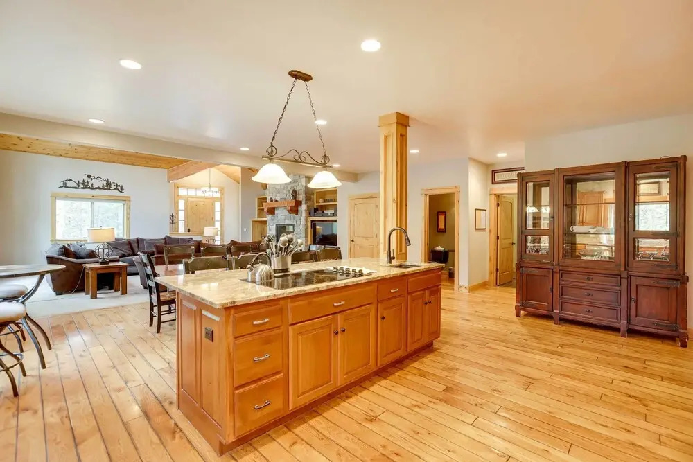 Private Pool & Hot Tub: Sunriver Retreat!