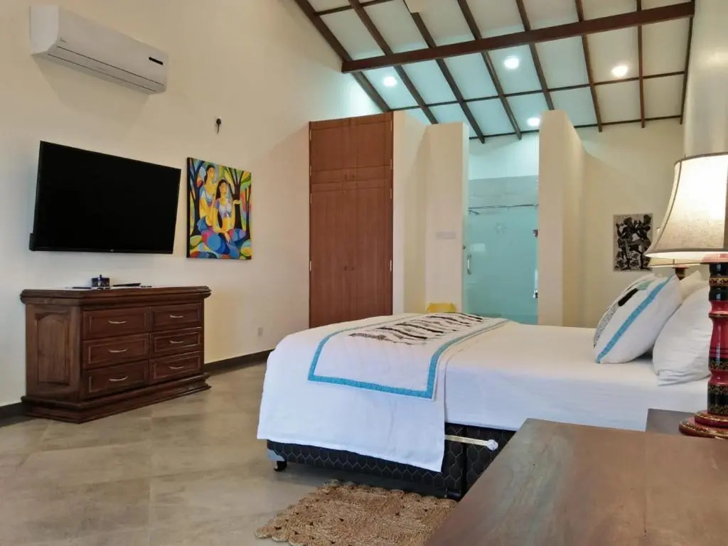 Arhimser Villa-superb 4 bedrooms beachfront bb for 8 plus 2 extra beds in Ranna, Tangalle, airport shuttle, BBQ, meals, fully serviced