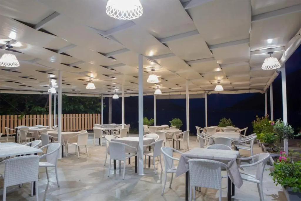Menes Hotel
