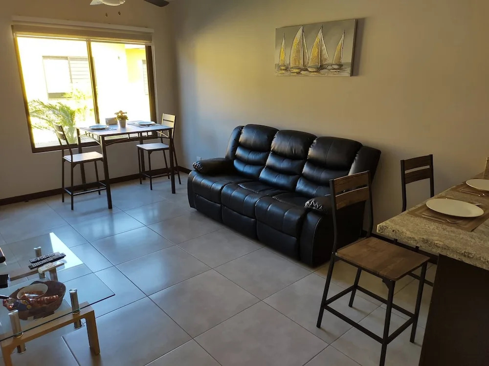 #1 New & Modern 2 bed Suite With Shared Pool