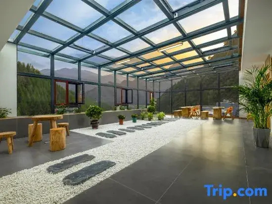 Mount Wutai Mingyue Shengting B&B