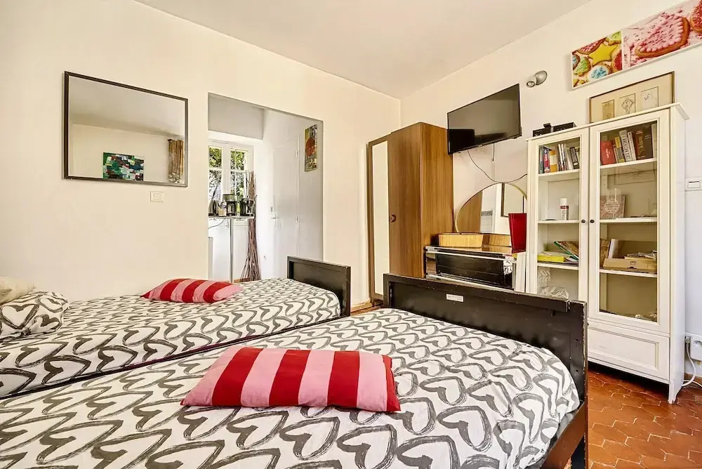 Studio Twin Beds in Aix en Provence