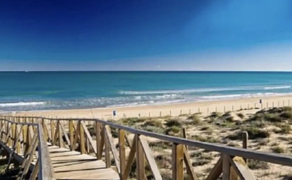 Lovely 2-Bed Apartment in Pueblo Bravo, Quesada