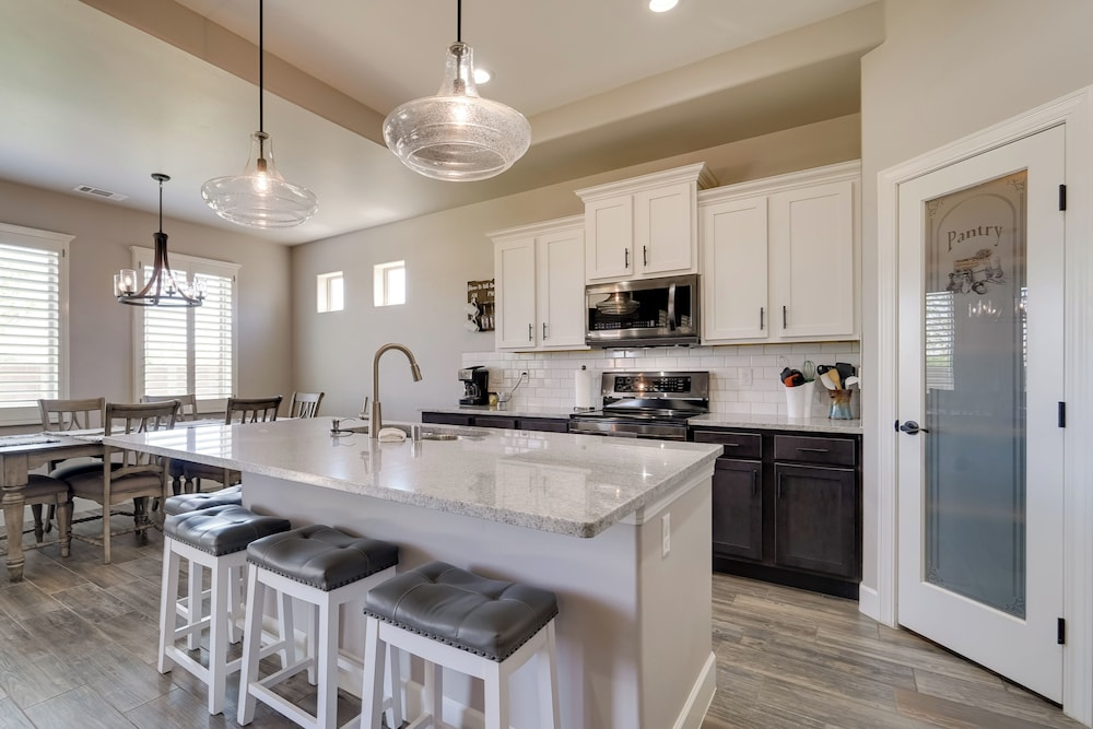 Carlsbad Retreat w/ Fire Pit & Fenced Yard!