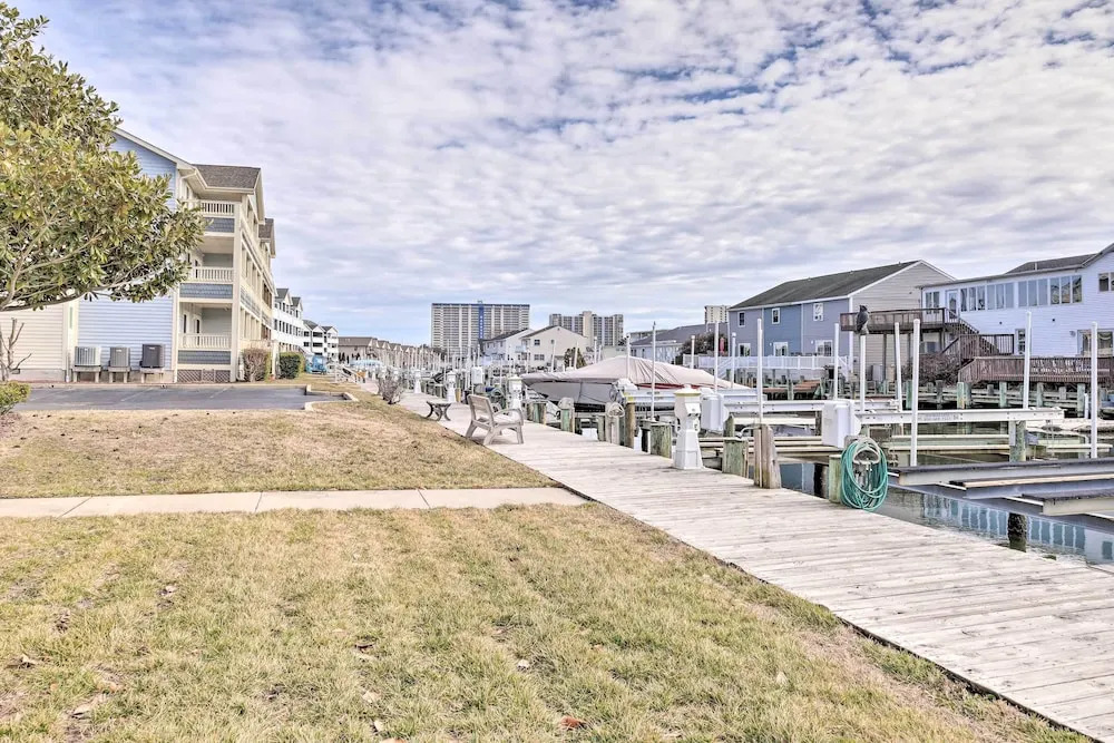 Canal Views & Community Pool: Ocean City Condo