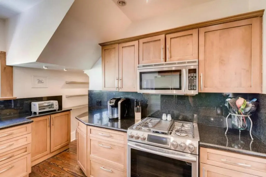 The Periwinkle House - 4bd-2ba - Sleep 10