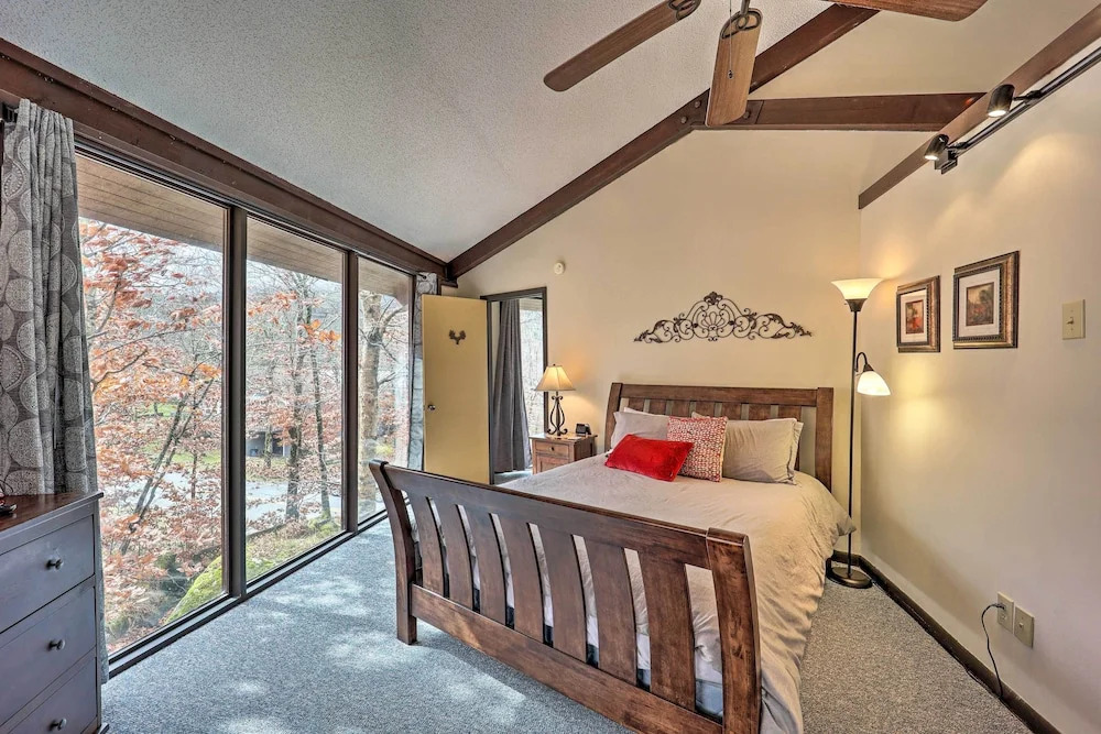 'skiway Chalet' Home w/ Hot Tub in Beech Mountain!