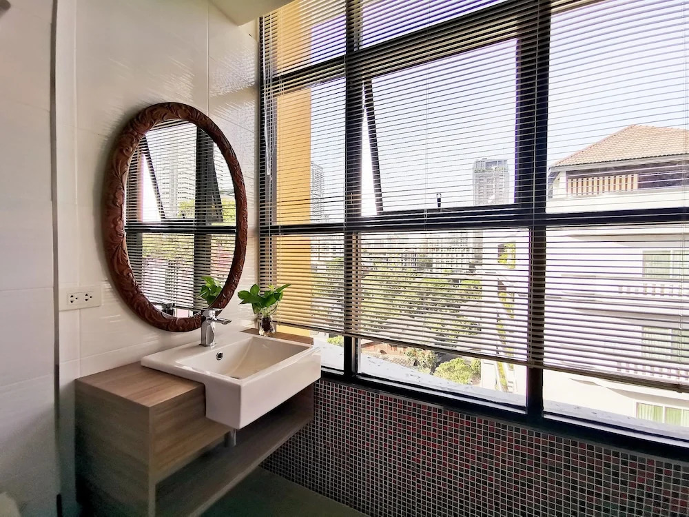 RoomQuest Thonglor