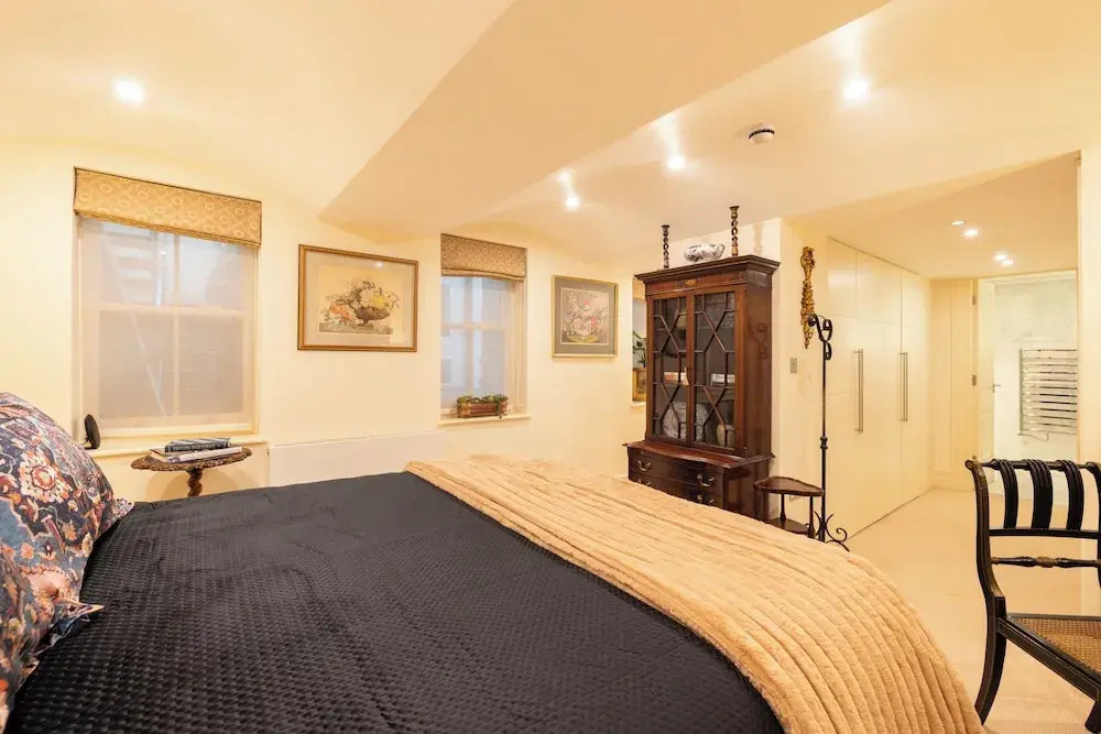 Paddington 7-bed 13-guest Massive House W/patio
