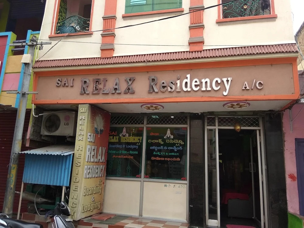Iroomz Sai Relax Resiodency