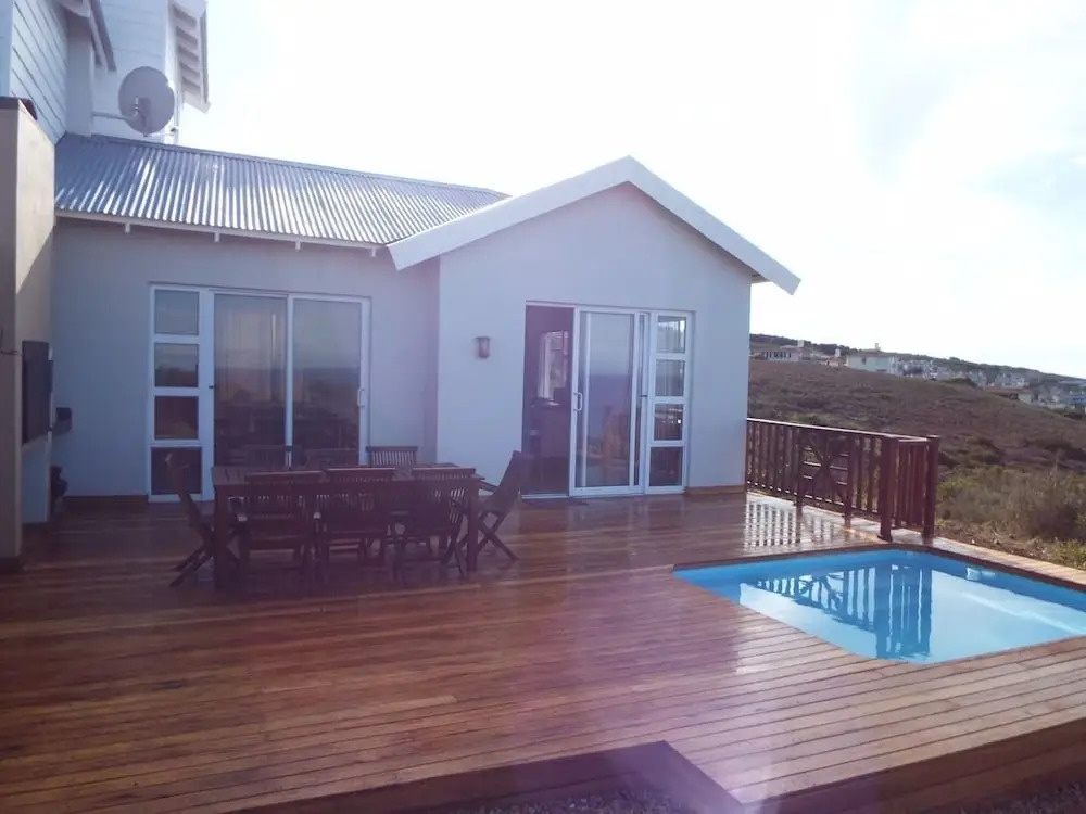 Pinnacle Point Pool Lodge